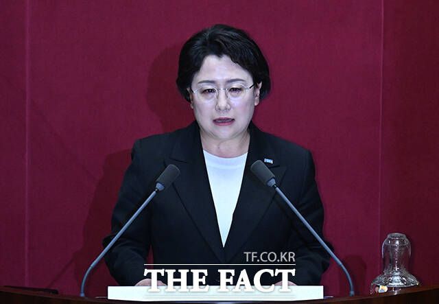 김선민 혁신당 대표 권한대행은 마은혁 헌법재판관 후보자 임명을 보류 중인 한덕수 대통령 권한대행 겸 국무총리와 최상목 경제부총리 겸 기획재정부 장관을 '내란범죄대행'이라 규정하며 더불어민주당과 우원식 국회의장을 향해 이들의 탄핵을 촉구했다. /국회=박헌우 기자