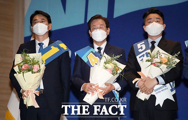 0.73%P차로 윤 전 대통령에게 석패한 이 대표는 대선 이후 휴식 없이 곧바로 인천 계양을 보궐선거에 출마해 국회에 입성했고, 같은 해 전당대회에서 당권을 거머쥐며 윤 대통령과의 직접적인 대치 구도를 구축했다. 2022년 7월 전당대회 당시 이 대표. /남윤호 기자