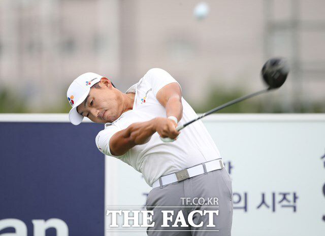 2006년 아마 신분으로 KPGA투어 롯데스카이힐오픈에서 정상에 올랐던 강성훈은 6년 만에 복귀한다./KPGA