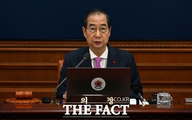 더불어민주당은 한 권한대행을 향해 내란 증거 봉인에 협조한다면 내란 가담범으로 처벌받을 수 있다고 압박 수위를 높였다. 야권의 이러한 지적은 학습된 경험이라는 해석이 나온다. /임영무 기자