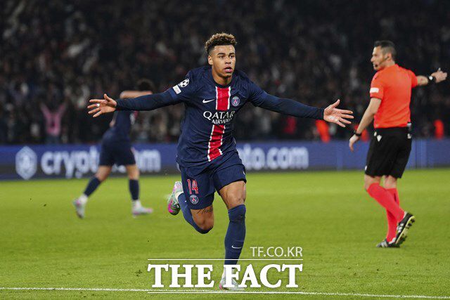 전반 39분 1-1 동점골을 터뜨린 데지레 두에의 골 세리머니./파리=AP.뉴시스