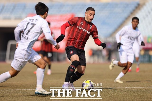 경기당 평균 2골을 기록하고 있는 부천 공격의 중심 바시니./K리그