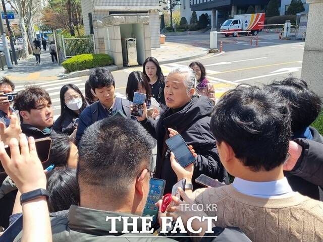더팩트