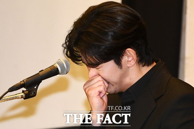 김수현 측은 가세연에 100억대의 거액 소송전으로 맞섰다. 사진은 김수현이 지난달 31일 오후 故 김새론과 미성년자 시절 교제 의혹과 관련해 기자회견을 열고 입장을 밝히며 눈물을 흘리고 있다. /서예원 기자