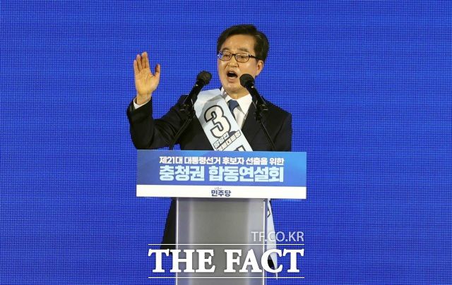 김동연 후보는 대통령에 당선된다면 개헌을 통해 임기를 단축하겠다는 구상을 밝혔다. /뉴시스