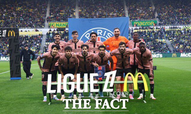 부상에서 복귀 후 2경기 연속 선발 출전한 이강인(앞줄 맨 왼쪽)./PSG