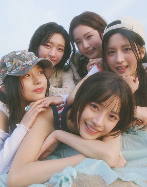 힛지스의 첫 싱글은 타이틀곡 'SOURPATCH(사워패치)'와 'Never Be Me(네버 비 미)' 2곡이 수록된다. 싱글에 참여한 작가진은 높은 완성도를 예감하게 한다. /에이치뮤직엔터