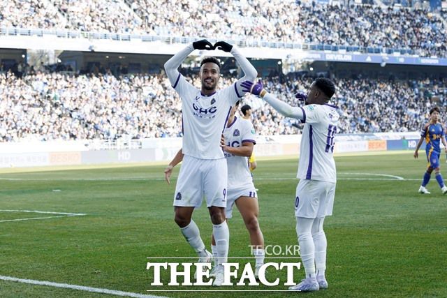 올 시즌 유일하게 무승부가 없는 FC 안양의 모따 세리머니./K리그