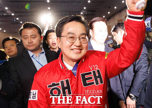 김동연 후보는 "80년 5월 광주의 정신이 다시 한번 나라를 구했다. 호남의 시민, 당원 동지 여러분, 깊은 존경의 마음을 바친다"며 "가장 민주당다운 비전과 정책으로 호남의 선택을 받기 위해 이 자리에 섰다"고 강조했다. /장윤석 기자