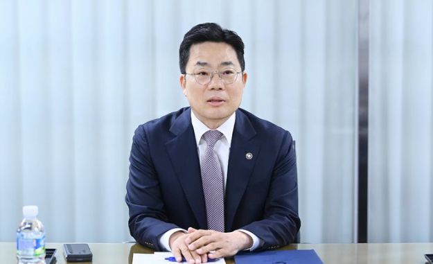 박성택 산업통상자원부 1차관은 28일 이번주 미국이 제시한 기술협의(테크니컬 디스커션) 구체와 관련해 "차기 정부 출범 전까지 무언가 결정될 확률은 없다"고 말했다. / 사진은 지난 7일 서울 종로구 한국생산성본부에서 '미국 상호관세 대응을 위한 석유화학 업계 간담회'에 참여한 박 1차관. / 뉴시스