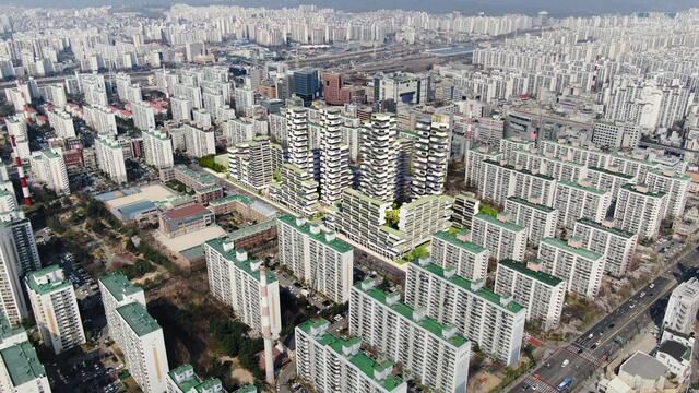 상계주공5단지는 지난 2월 25일 시공사 재선정에 나서면서 예정 공사비를 770만원으로 올렸다. GS건설 선정 당시보다 120만원 높다. 또 이곳에 관심을 보였던 현대엔지니어링이 발을 뺐고 HDC현대산업개발, 한화 건설부문도 입찰에 나설 가능성이 낮은 것으로 알려졌다. /상계주공5단지 재건축정비사업