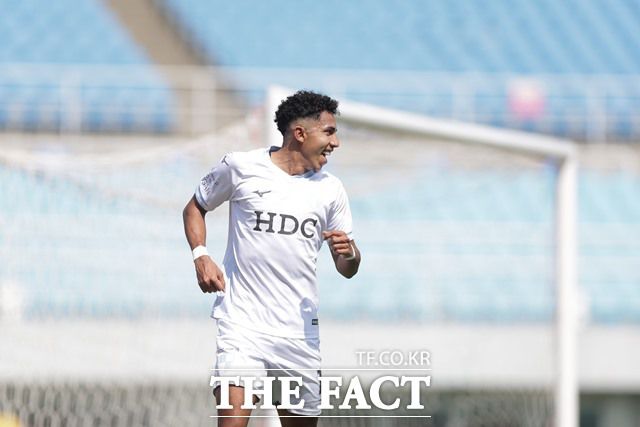 ‘하나은행 K리그2 2025’ 9라운드 MVP를 차지한 부산 페신./K리그