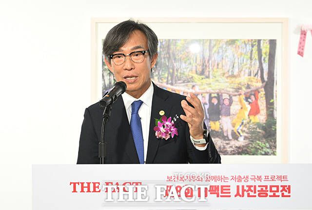 김기정 한국인터넷신문협회장이 축사를 하고 있다.