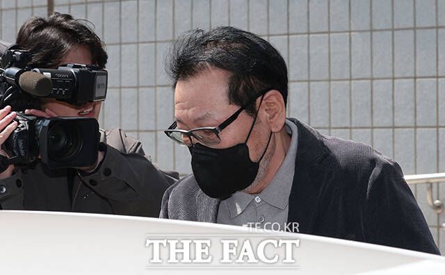 검찰은 전 씨의 청탁금지법 위반 혐의 사건과 관련해 윤 전 대통령 부부 사저에 대한 압수수색 영장 집행에 착수했다고 설명했다. 윤 전 대통령 부부와 전 씨 간 오간 금품 및 관련 자료 확보에 나선 것이다. /서예원 기자