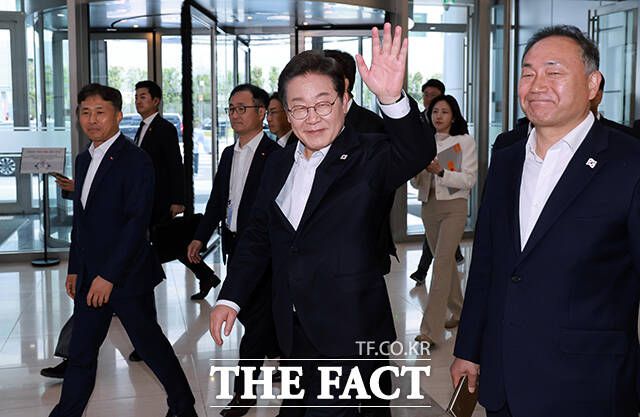 선대위 출범식에서 이재명 후보는 "오늘 우리는 대한민국 미래를 결정할 역사적 출발점에 서 있다"며 "선대위의 공식 출범은 단지 민주당의 승리만을 위한 것이 아니라, 대한민국의 새 장을 열어갈 위대한 여정의 시작"이라고 선언했다. /남윤호 기자
