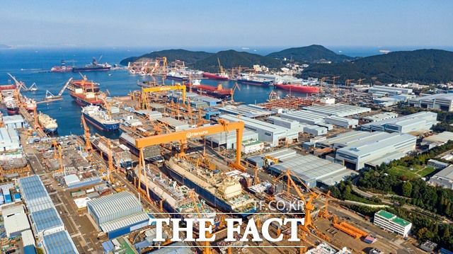 조선업 회복세는 실물 경제에도 반영되고 있다. 동남지방통계청에 따르면 울산의 3월 광공업 생산지수는 전년 동월 대비 1.0% 증가하며 두 달 연속 상승세를 이어갔다. 한화오션 거제사업장 전경. /한화오션