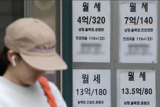 5일 대법원 등기정보광장에 따르면 올해 1분기(1월~3월) 서울에서 확정일자를 부여받은 임대차 계약 총 23만3958건 중 64.6%인 15만1095건이 월세인 것으로 파악됐다. 월세 비중은 지난 2021년 46%, 2022년 53.6%, 2023년 56.5%, 2024년 60.3%으로 점점 커졌다. /뉴시스