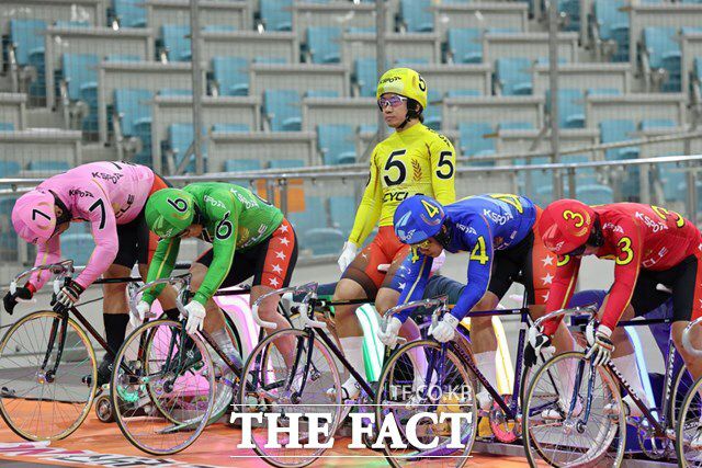 정종진(5번)이 최단기 500승 달성을 위해 출발대 위에 서 있다./국민체육진흥공단