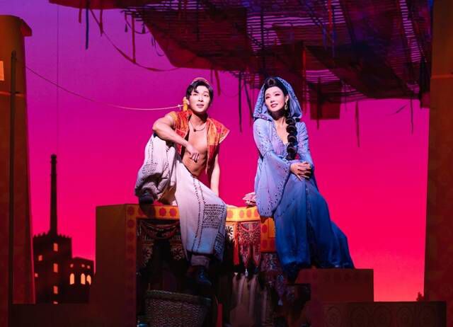 박강현(왼쪽)은 알라딘 역을, 민경아는 자스민 역을 맡아 관객들과 만나고 있다. /에스앤코