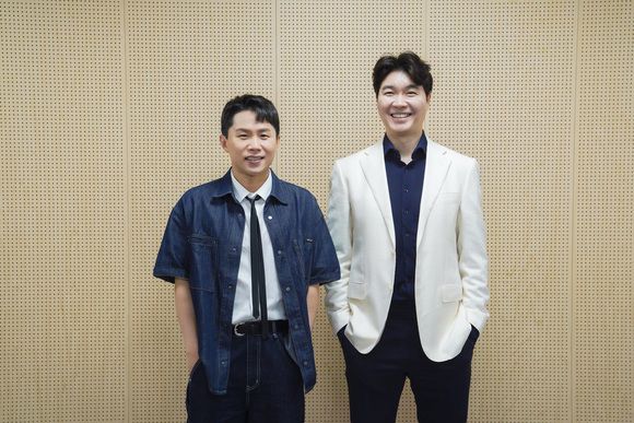 방송인 양세형(왼쪽) 박수홍이 7일 오전 10시 서울 금천구 TV조선 가산동 스튜디오에서 열린 '우리 아기가 태어났어요' 기자간담회에 참석해 포즈를 취하고 있다. /TV조선