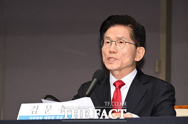 김문수 국민의힘 대선후보가 8일 오전 서울 중구 한국프레스센터에서 열린 '관훈클럽 초청 토론회'에 참석해 기조연설을 하고 있다. /박헌우 기자