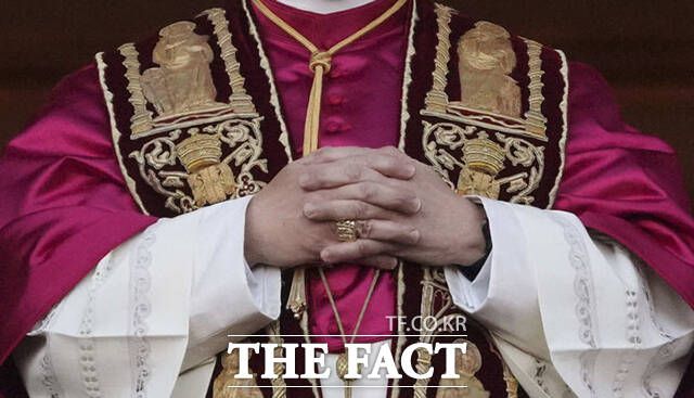 새 교황의 즉위명은 '레오 14세'로 '레오'는 라틴어로 '사자'를 뜻한다.