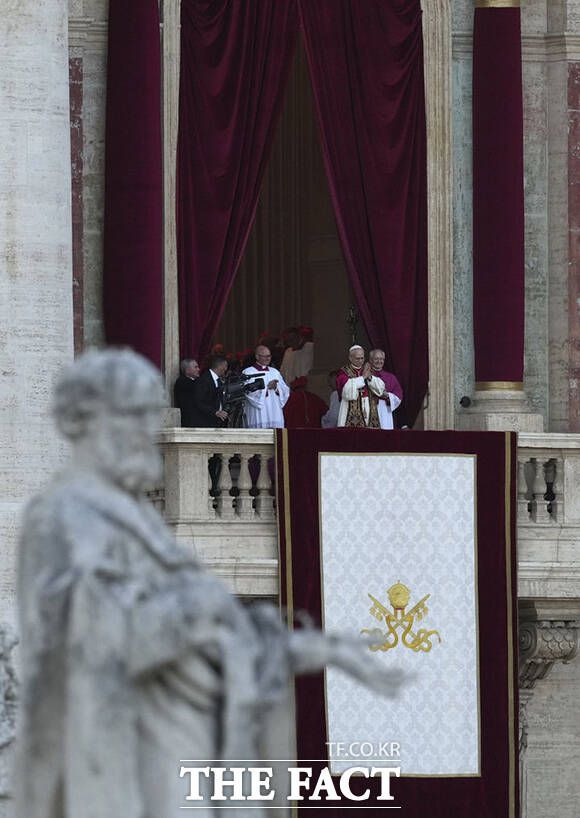 "평화가 여러분 모두와 함께 있기를(La pace sia con tutti voi)"