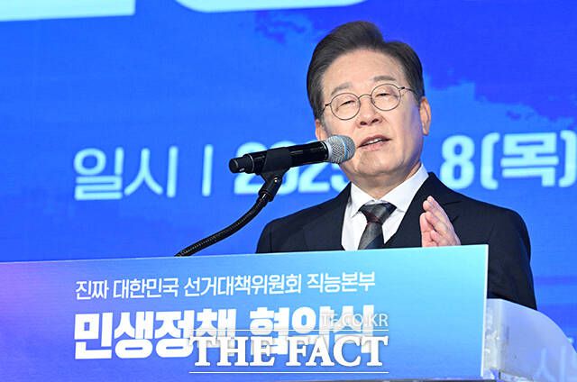 이재명 더불어민주당 대선 후보의 공직선거법 위반 사건이 대선 이후로 연기되며 일단락된 모양새지만 대법원을 향한 민주당의 공세는 오히려 강도를 더해가고 있다. /박헌우 기자