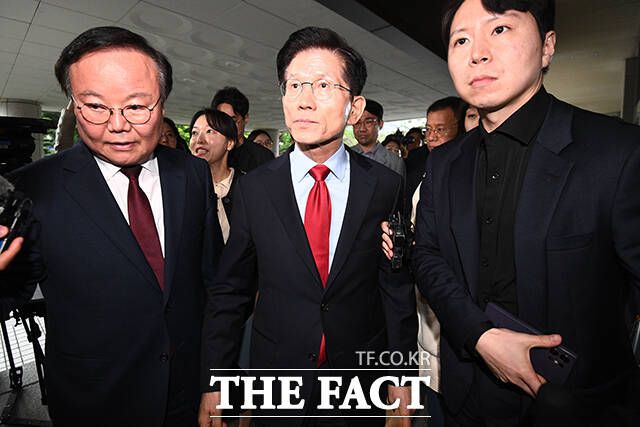 김문수 국민의힘 대선 후보가 10일 오후 서울 양천구 남부지방법원에서 열린 국민의힘 제21대 대통령후보 선출취소 효력정지 가처분 신청 심문기일에 출석하고 있다. /서예원 기자