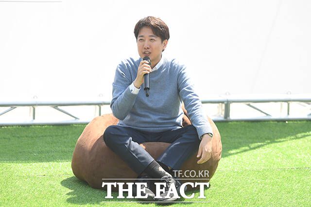 이준석 개혁신당 대선 후보는 8일 김상욱 의원의 국민의힘 탈당 선언과 관련해 "진짜 보수와 개혁에 대한 생각이 있다면 개혁신당에 오시라"고 밝혔다. /장윤석 기자