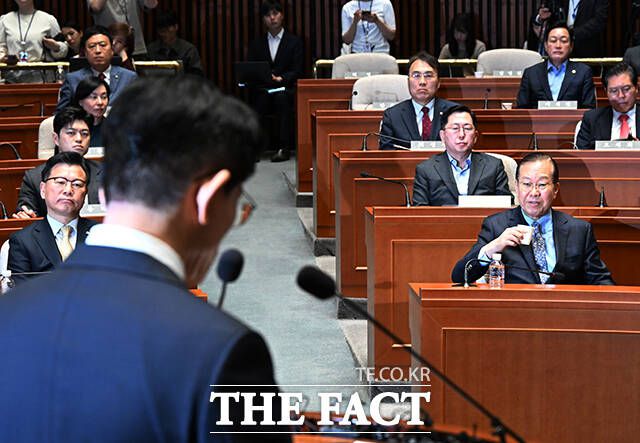 국민의힘이 대통령 선거 후보 재선출 절차에 들어갔다. 사실상 김문수 당 대선 후보의 후보 자격을 취소하고 한덕수 무소속 대선 예비후보로 재선출하는 작업이 시작된 것으로 보인다./배정한 기자