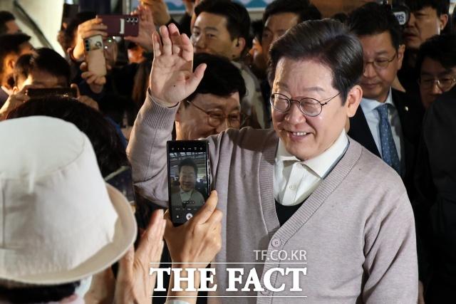 이재명 더불어민주당 대선 후보가 최근 홍준표 전 대구시장과 통화를 했다고 10일 밝혔다. /뉴시스