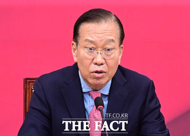 10일 '한덕수 후보 변경안'이 부결되자 권영세 국민의힘 비상대책위원장은 "후보 교체 사태의 책임을 지겠다"라며 사의를 표명했다. /이새롬 기자