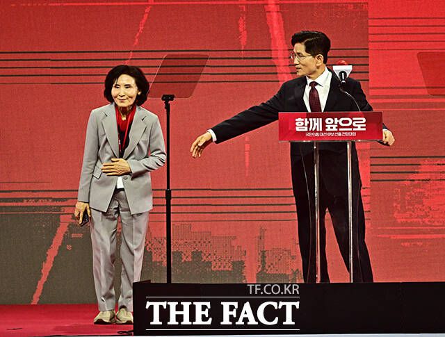 김문수 후보와 설난영 씨는 1981년 9월 26일 서울 관악구 봉천동의 한 교회에서 결혼했다. /배정한기자