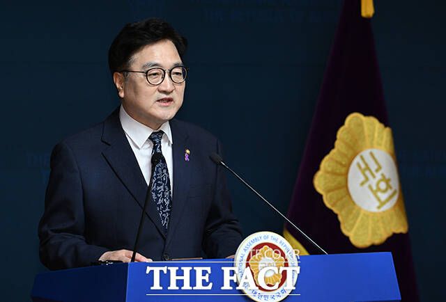 우원식 국회의장이 17일 SNS에 올린 글에서 "국민적 행사가 돼야 할 광주 5·18 민주화운동 기념식을 앞두고 보훈부가 의장의 기념식 인사말을 정치적 논란으로 불허한 모습은 매우 부적절하다"고 밝혔다. /박헌우 기자