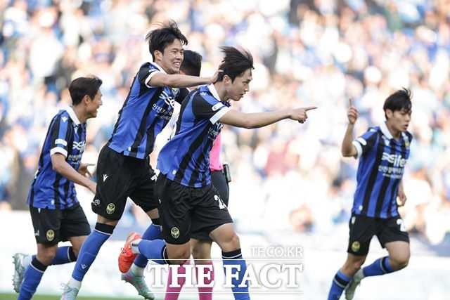 K리그2 독주 체제를 굳히고 있는 인천 선수들./K리그