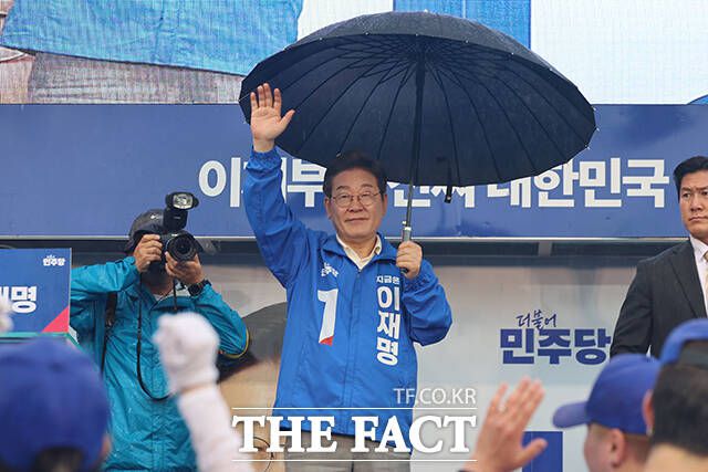 이러한 전략적 긴장감 유지는 과반 득표를 통한 차기 정부의 국정 동력 확보와도 맞닿아 있다. 이 후보가 본선에서 50% 이상 득표에 성공할 경우, 초반 개혁 드라이브에 힘을 싣는 정치적 정당성과 추진력을 동시에 확보할 수 있기 때문이다 /뉴시스