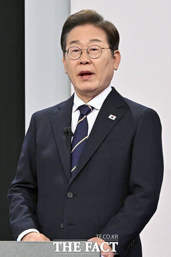 제21대 대통령선거 기호 1번 이재명 더불어민주당 후보.