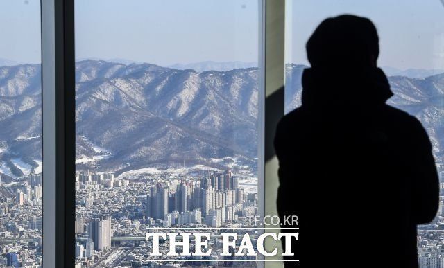 한국은행·금융당국이 발표한 '4월중 가계대출 동향(잠정)'에 따르면 지난달 전 금융권 가계대출은 전월 대비 5조3000억원 늘었다. /더팩트 DB