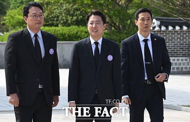 이준석 개혁신당 대선 후보가 18일 광주 북구 국립5·18민주묘지에서 열린 '제45주기 5·18 민주화운동기념식'에 참석하고 있다. /광주=국회사진취재단