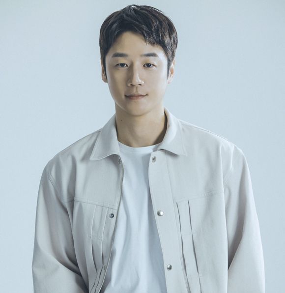 배우 정준원이 tvN 토일드라마 '언젠가는 슬기로울 전공의생활'을 통해 일약 스타덤에 오른 가운데 자신을 캐스팅한 모든 스태프들에게 감사한 마음을 전하면서도 이는 잠시간의 인기뿐이라고 밝혔다. /에일리언컴퍼니