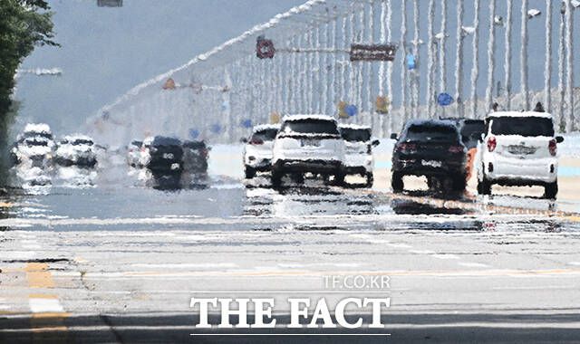 시는 최근 '2025 여름철 종합대책'을 발표하고 폭염·수방·안전·보건 등 4개 분야별 지원과 대응 방안을 제시했다. /더팩트 DB