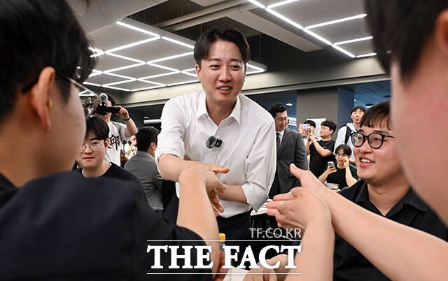 앞서 이 후보가 제시한 정책들은 청년의 장기적 미래에 영향을 줄 수 있는 제도 개편이라는 점에서 의미는 있지만, 정작 당장 체감할 수 있는 구체적이고 현실적인 공약은 부족하다는 지적이 나온다. /임영무 기자