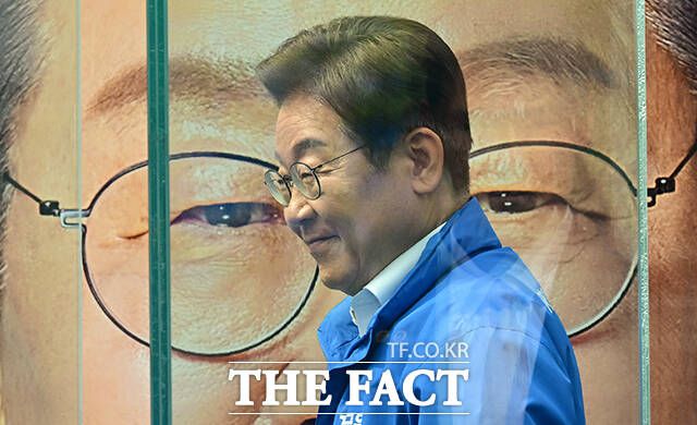 이 후보는 부천역 북부 광장에서 이날 유세를 시작하며 대통령으로 취임한다면 상법 개정안에 대해 거부권을 행사하지 않고 즉시 공포하겠다는 입장을 분명히 했다. /임영무 기자