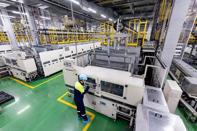 금융감독원은 지난 23일 포스코퓨처엠이 제출한 유상증자 증권신고서에서 정정을 요구했다. 포스코퓨처엠의 광양 양극재 공장 생산라인. /포스코퓨처엠