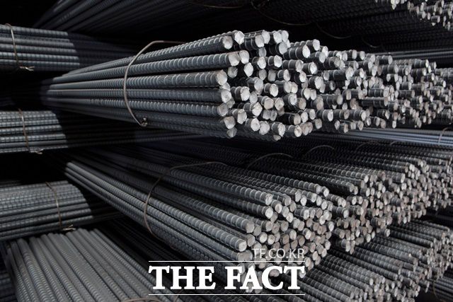 포스코경영연구원이 발간한 보고서에 따르면 국내 철강 내수는 2025년 4610만톤으로 줄어들며, 2008년 금융위기 이후 최저 수준에 근접할 것으로 예측된다. /현대제철