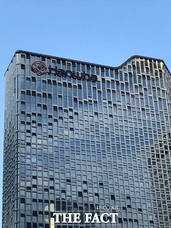 미국 도널드 트럼프 행정부의 에너지 정책에 두산에너빌리티와 한화솔루션의 희비가 엇갈리고 있다. /더팩트 DB