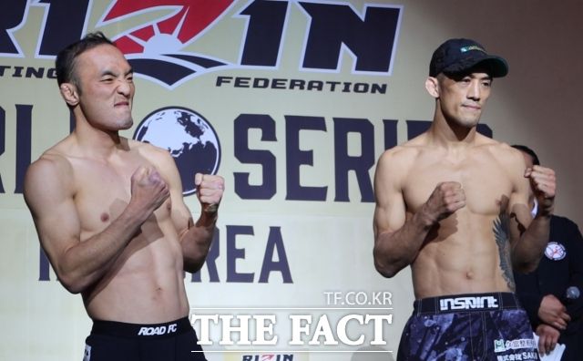 김수철(왼쪽)과 사토 쇼코가 30일 인천 중구 운서동 파라다이스시티에서 열린 '라이진 월드 시리즈 인 코리아' 공개 계체량 행사에 참석해 파이팅 포즈를 하고 있다. /인천=이상빈 기자