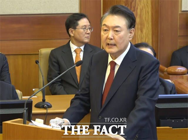 윤석열 전 대통령이 2월 25일 오후 서울 종로구 헌법재판소에서 열린 탄핵심판 11차 변론에서 최종진술을 하고 있다. /헌법재판소