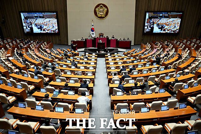 국회는 오는 5일 오후 2시 본회의를 연다. 이날 더불어민주당 주도로 국회 법자세법위원회를 통과한 공직선거법과 형사소송법 등이 처리될지 주목된다. /배정한 기자